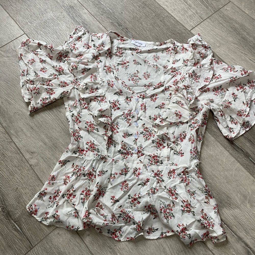 Ruffle zip-side blouse, low neck